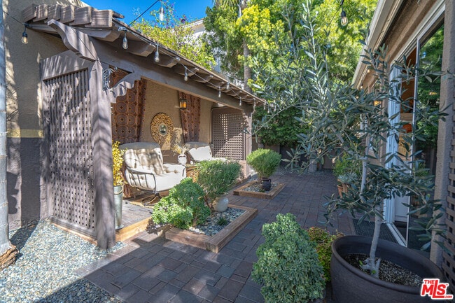 Building Photo - 27887 Skycrest Cir Dr
