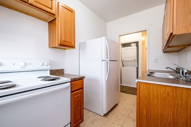 Building Photo - 627 Hague St