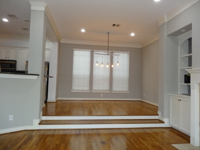 Building Photo - 5724 Kansas St