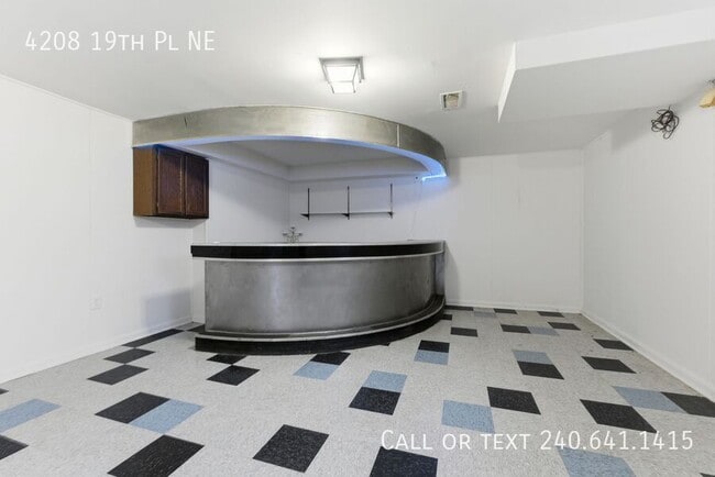 Building Photo - 4208 19th Pl NE