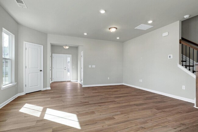 Building Photo - 580 Glen Clova Dr