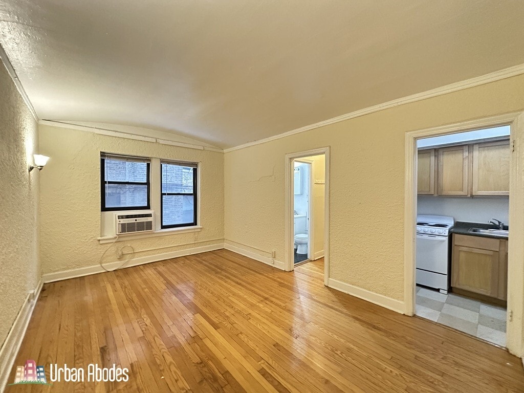 Building Photo - 556 W Arlington Pl