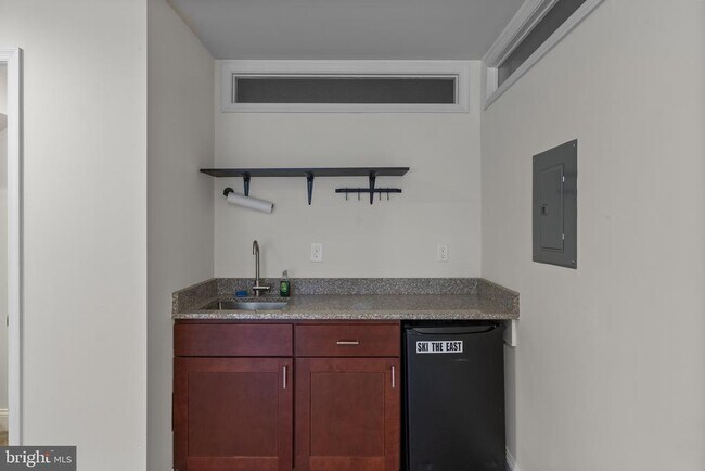 Building Photo - 402 E Fort Ave