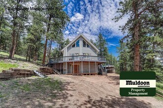 Building Photo - Available soon! Spacious home in Florissant!