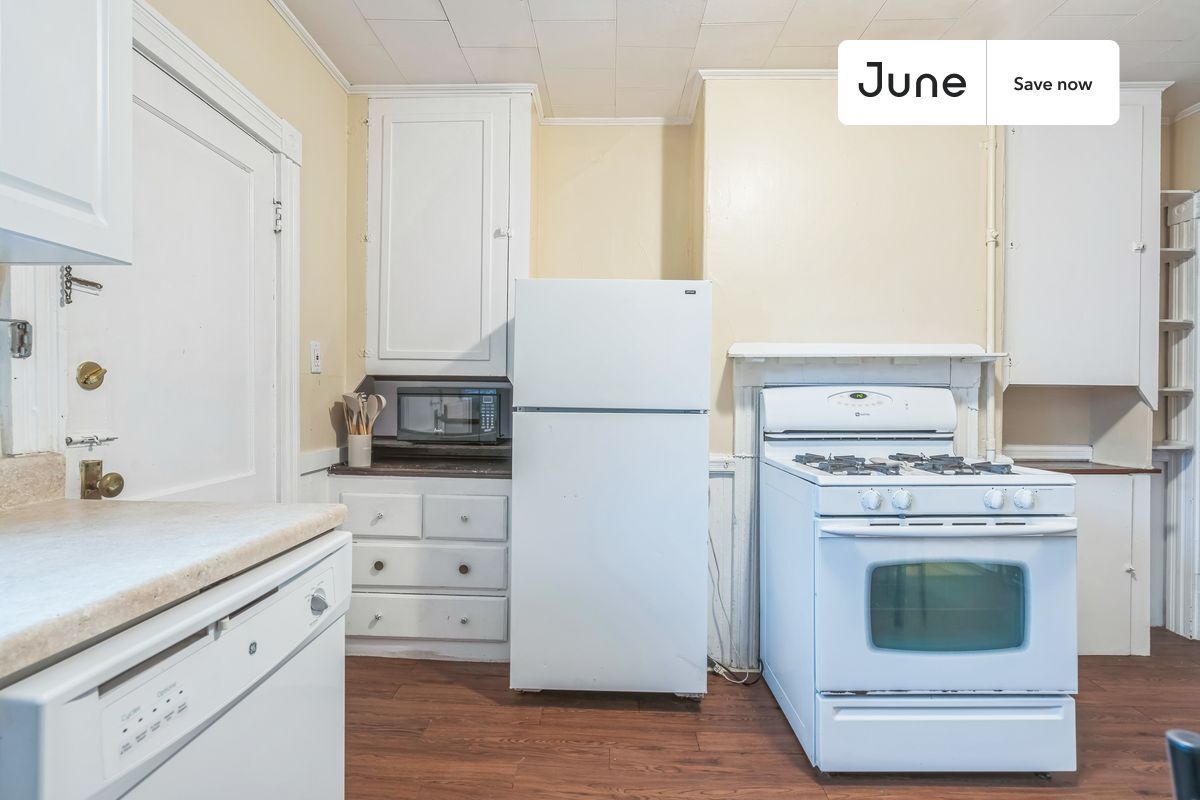 Building Photo - 2 Sherman St