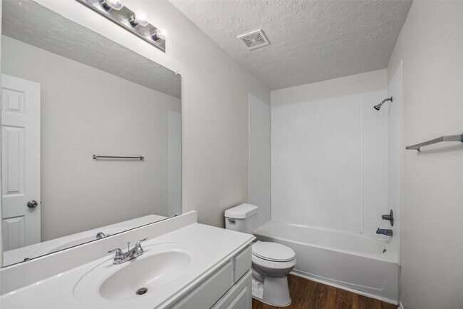 Building Photo - 18401 Sunrise Oaks Ct