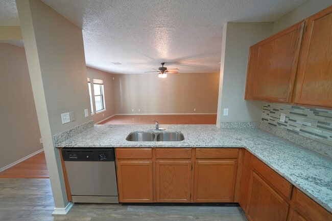 Building Photo - Wonderful Home in the Quiet Kingswood Heights Subdivision - Realtor Commission: $500