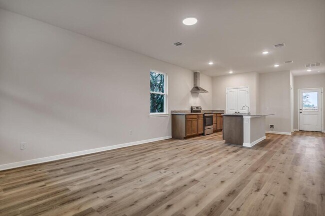 Building Photo - 217 MLK