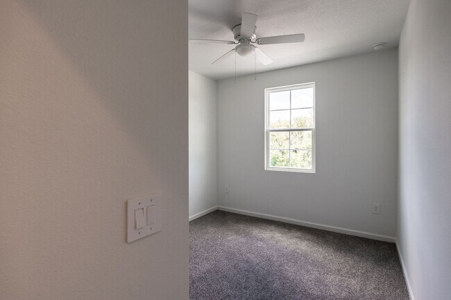 Building Photo - 5347 Vista Lago Dr