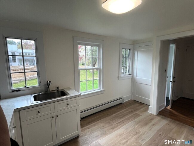 Building Photo - 94 Honey Hill Rd