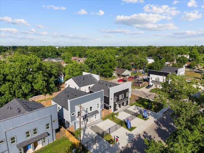 Building Photo - 8206 Knox St
