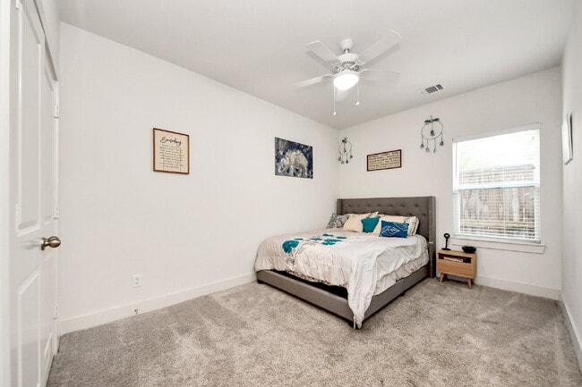 Building Photo - 3 Bedroom Houston Rental Home in Gated Community near Griggs Road