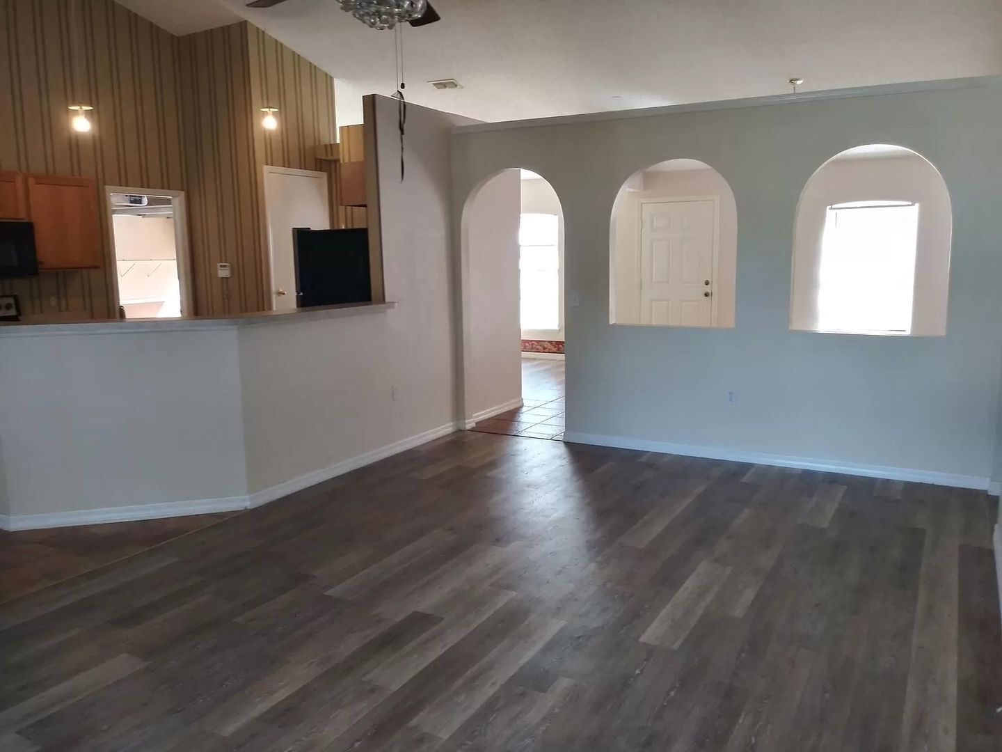 Building Photo - 14169 Spring Hill Dr
