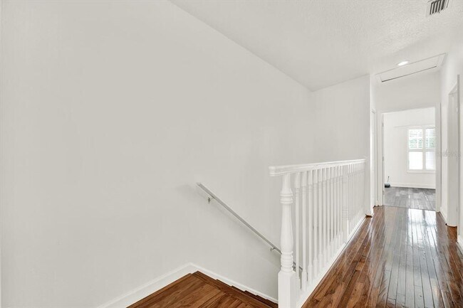 Building Photo - 3006 W Julia St