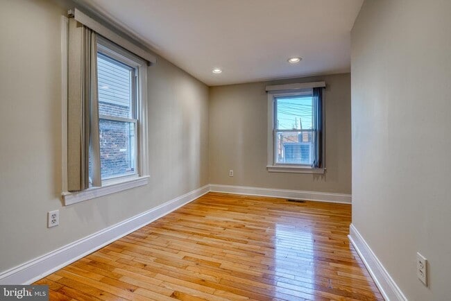 Building Photo - 204 S Chester St