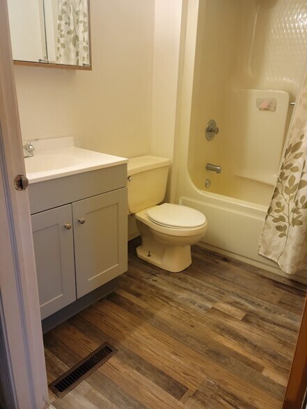 Building Photo - 21 Rosemont Ct