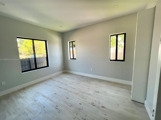 Building Photo - 8880 SW 126th Terrace