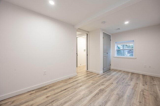 Building Photo - 601 Collettes Grove Rd