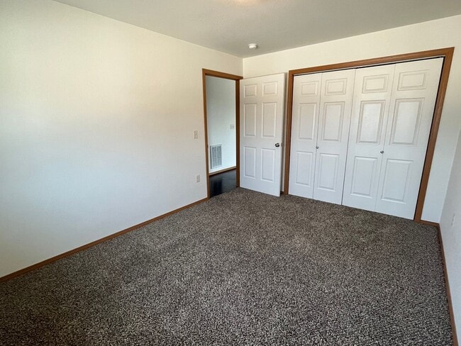 Building Photo - 2 Bed 1 Bath Single Stall Garage