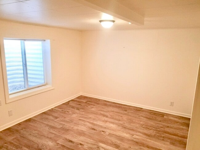 Building Photo - 343 W Sussex Ave