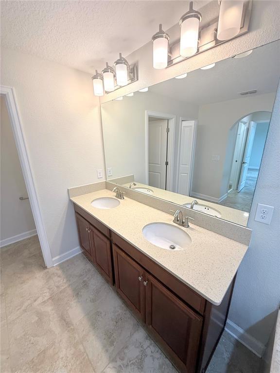 Building Photo - 7512 Summerlake Groves St