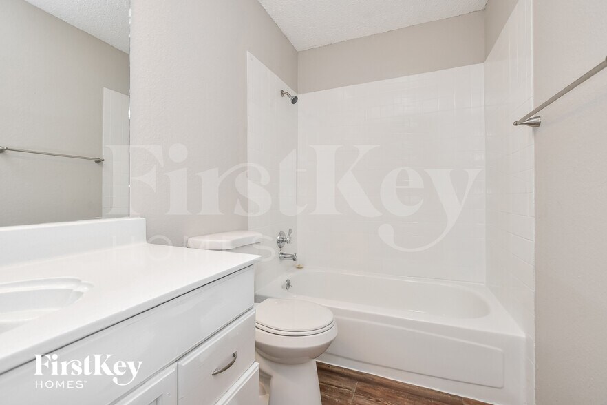 Building Photo - 5116 Wedgewood Dr
