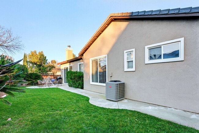 Building Photo - 107 Panorama Way