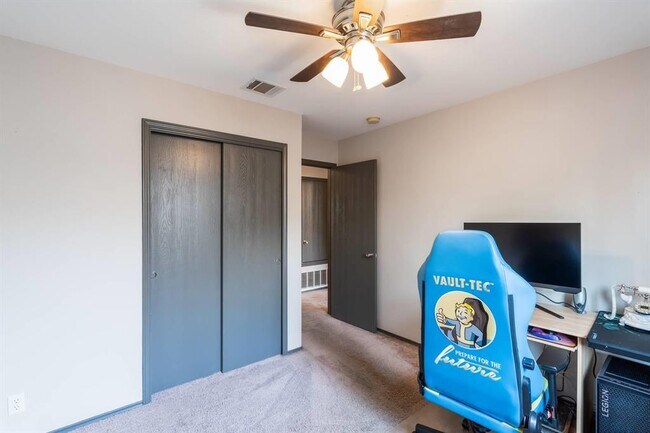 Building Photo - 404 Paige Bend