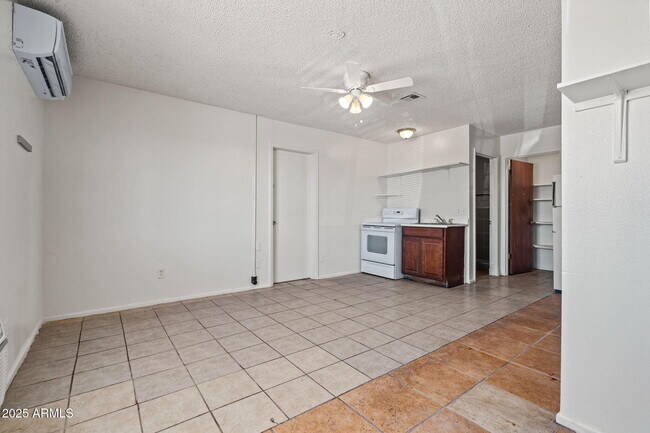 Building Photo - 576 N San Marcos Dr