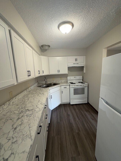 Kitchen - 4256 W 124th St
