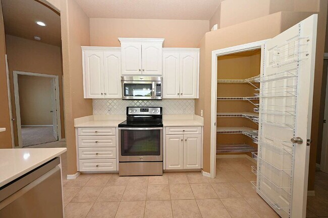 Building Photo - 2618 High Ridge Dr