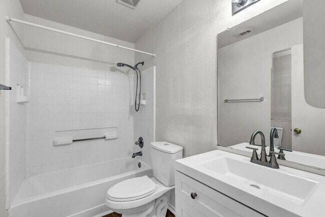 Building Photo - 609 Golden Gate Dr