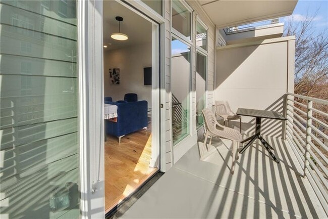 Building Photo - 208 12th St NE