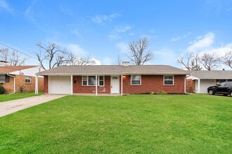 Building Photo - 864 Tivoli Ln