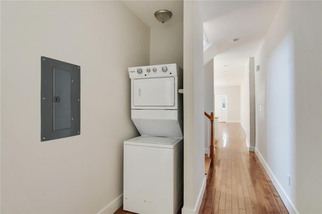 Building Photo - 500 S Hennessey St