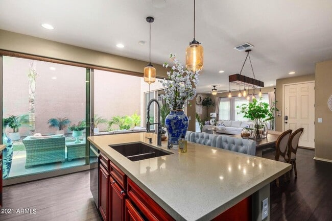 Building Photo - GORGEOUS home in THE KNOLLS at Power Ranch!