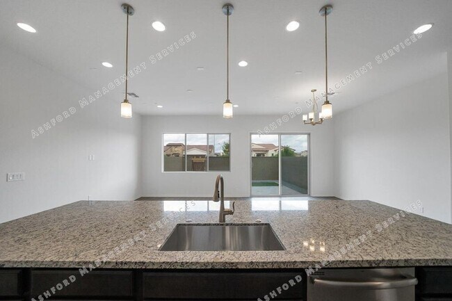 Building Photo - Luxury 3-Bedroom Townhome with Rooftop Dec...