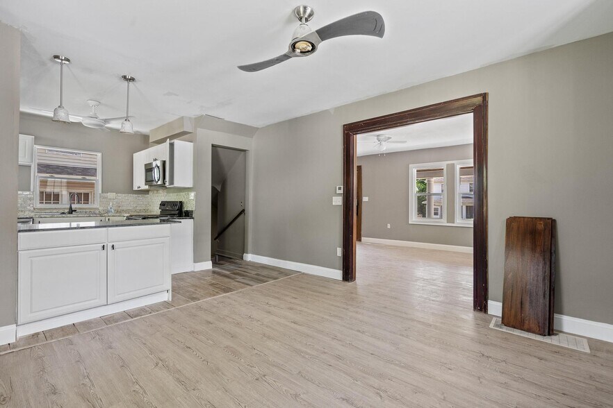 Building Photo - 135 W Hudson Ave