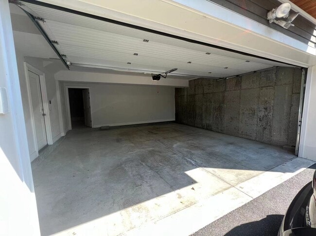 Building Photo - 241 Elliot St