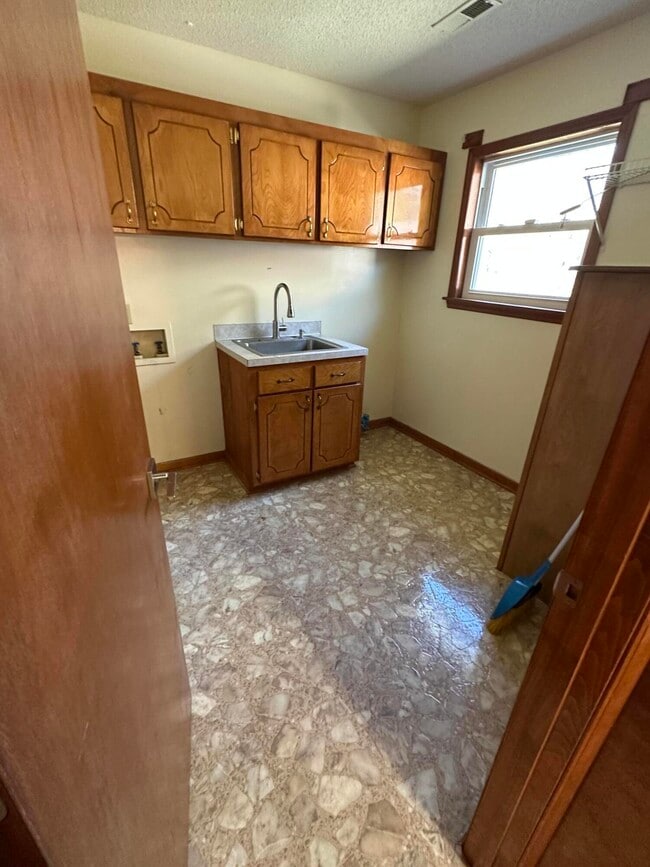 Building Photo - 312 Sorin Cir