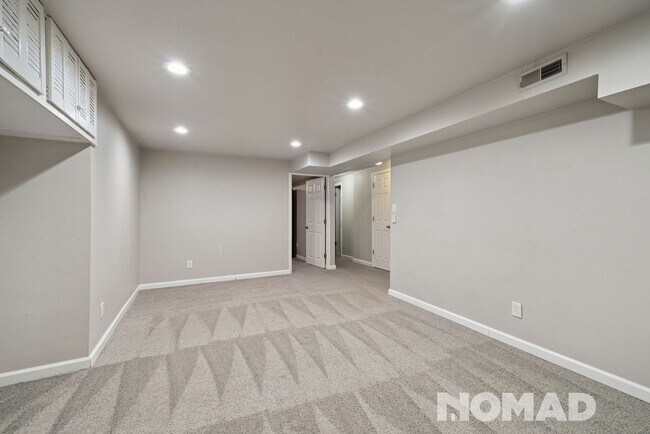 Building Photo - Spacious 5BR House in Aurora