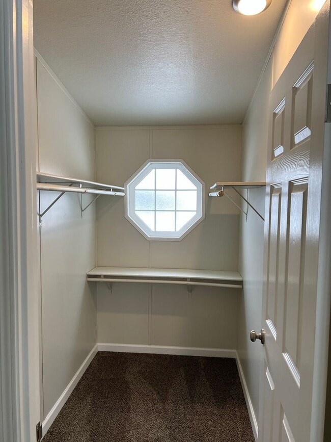 Building Photo - Lovely 3 bedroom home on property