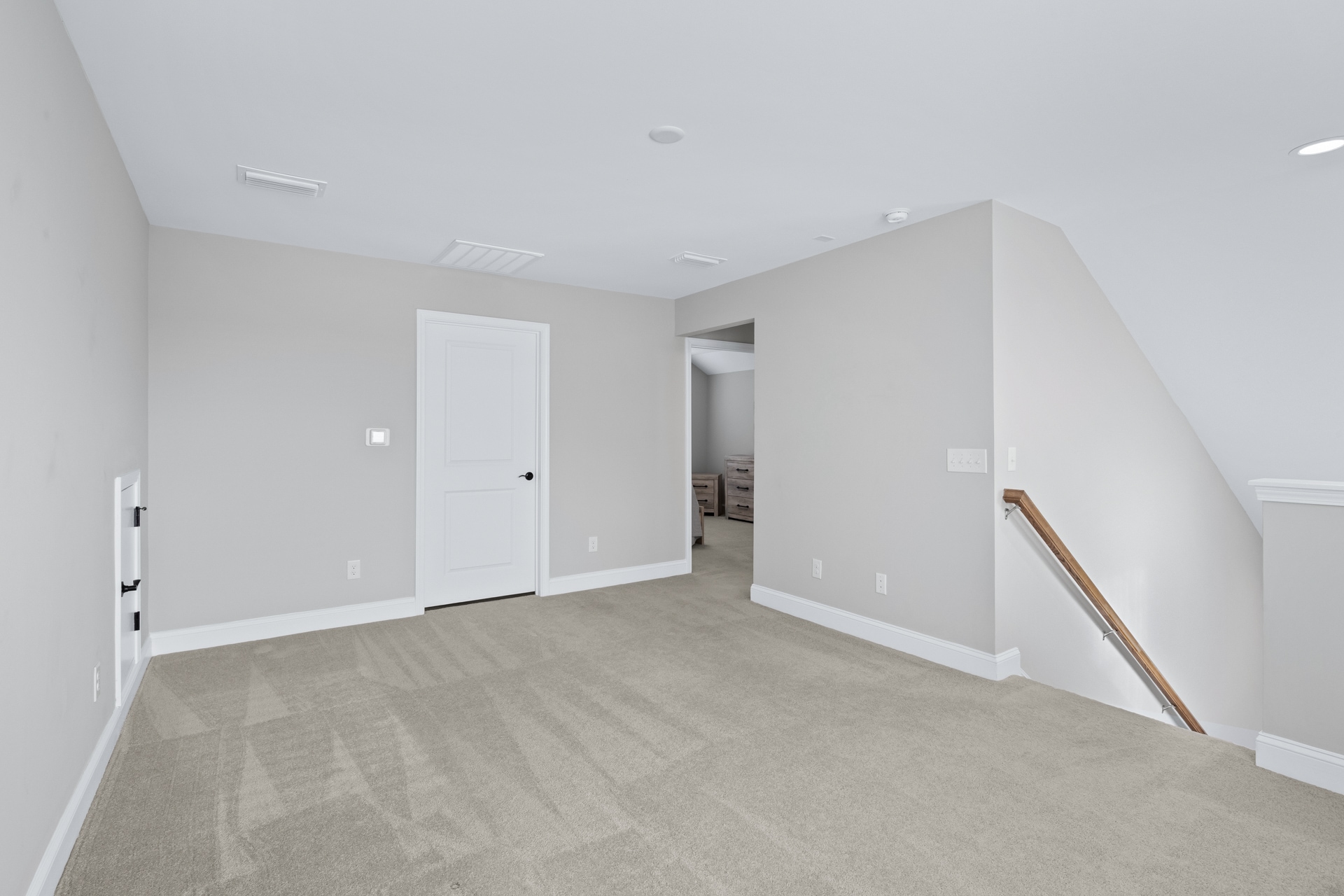 Building Photo - 686 Destiny Dr