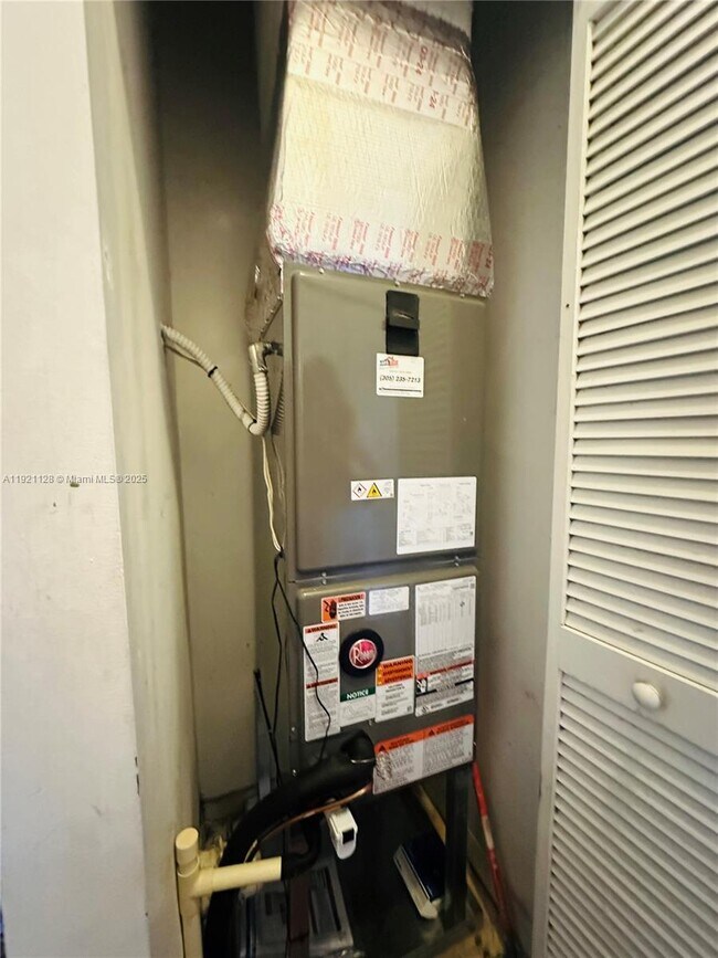 Building Photo - 14343 SW 10th St