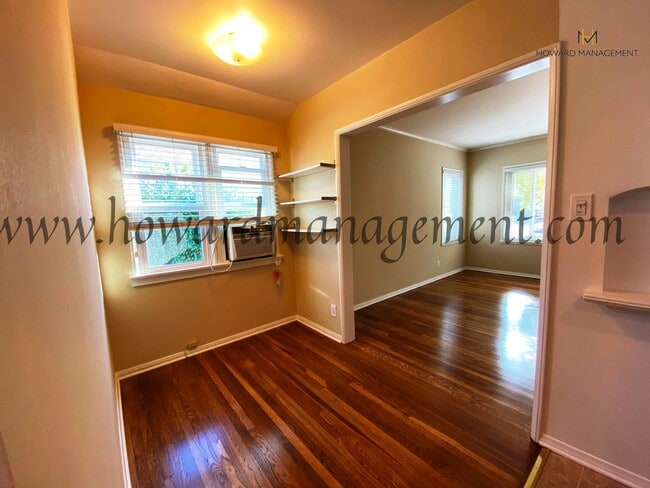 Building Photo - Lovely home with extra large backyard, con...
