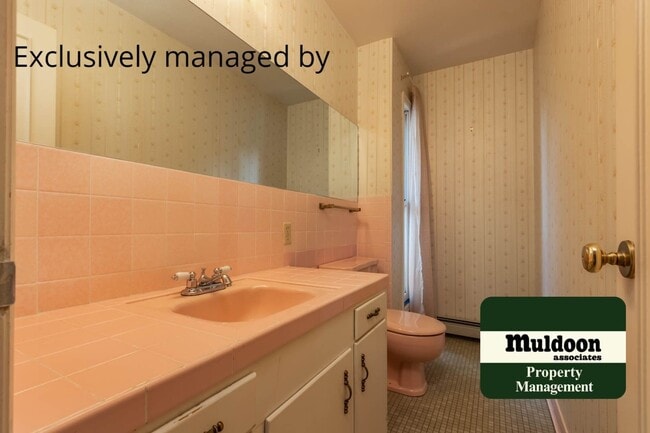 Building Photo - Beautiful 3 bedroom home with two car garage in Old Broadmoor