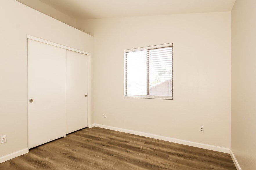 Building Photo - 8802 E University Dr