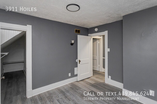 Building Photo - 3911 Hoiles-