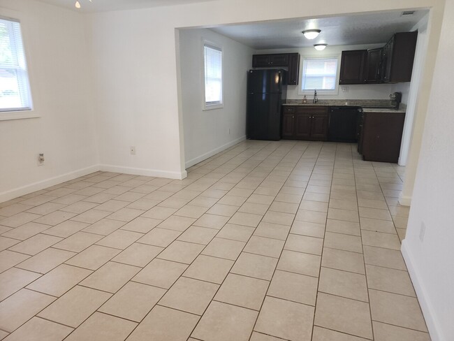 Building Photo - Frank Dr