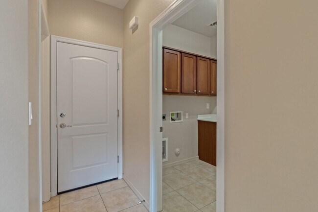 Building Photo - Gorgeous 4 Bedroom Home in Phoenix!